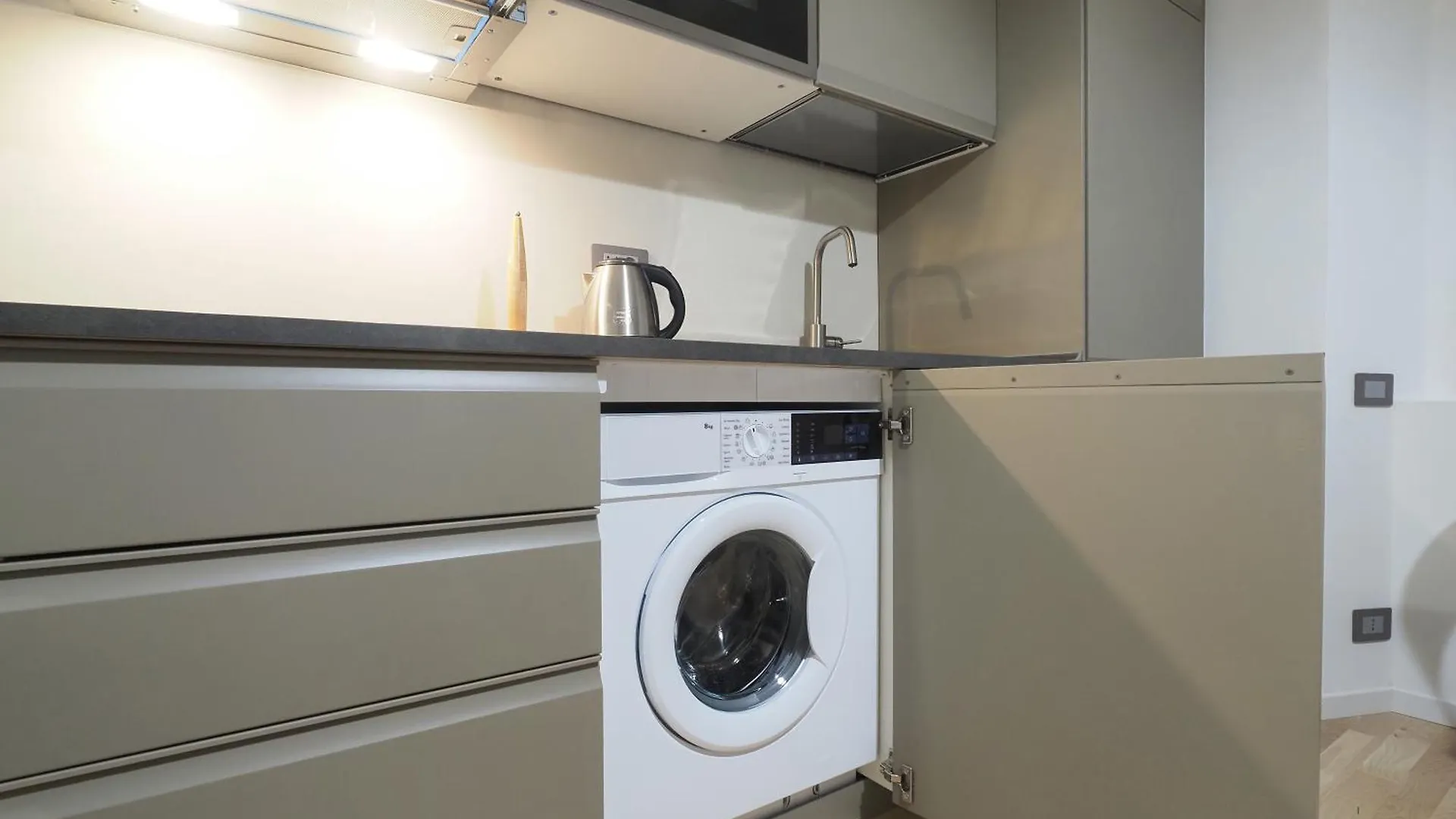 Apartamento Primopiano - Fogazzaro Milán 0*,  Italia